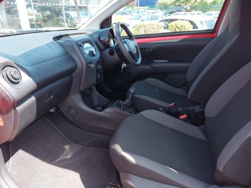 Toyota Aygo 1.0 Vvt-i X BL69FFU Red #5