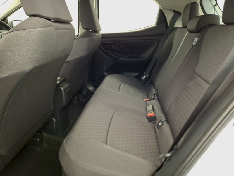 Toyota Yaris 1.5 Hybrid Icon Cvt GU23YXN White #6