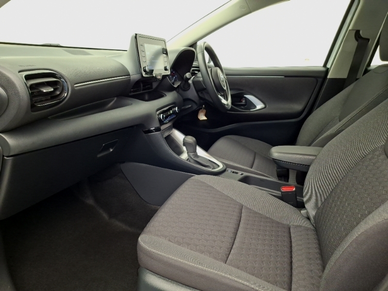 Toyota Yaris 1.5 Hybrid Icon Cvt GU23YXN White #5