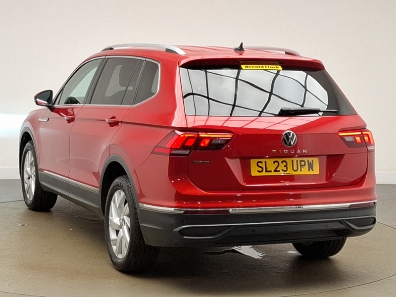 Volkswagen Tiguan Allspace 1.5 Tsi Life SL23UPW Red #2