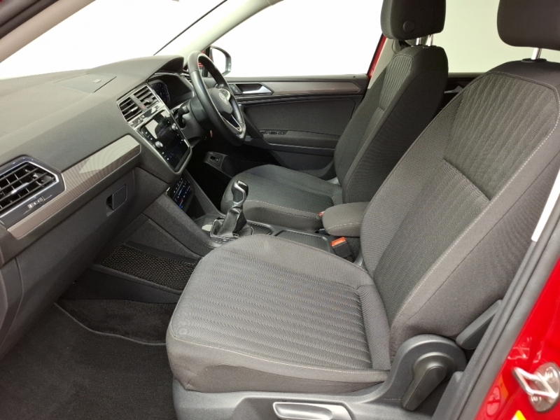 Volkswagen Tiguan Allspace 1.5 Tsi Life SL23UPW Red #5
