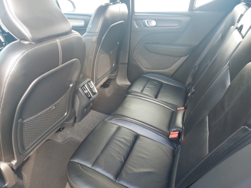 Volvo XC40 2.0 B4p Inscription Pro 7 Speed FP71CNO Black #6