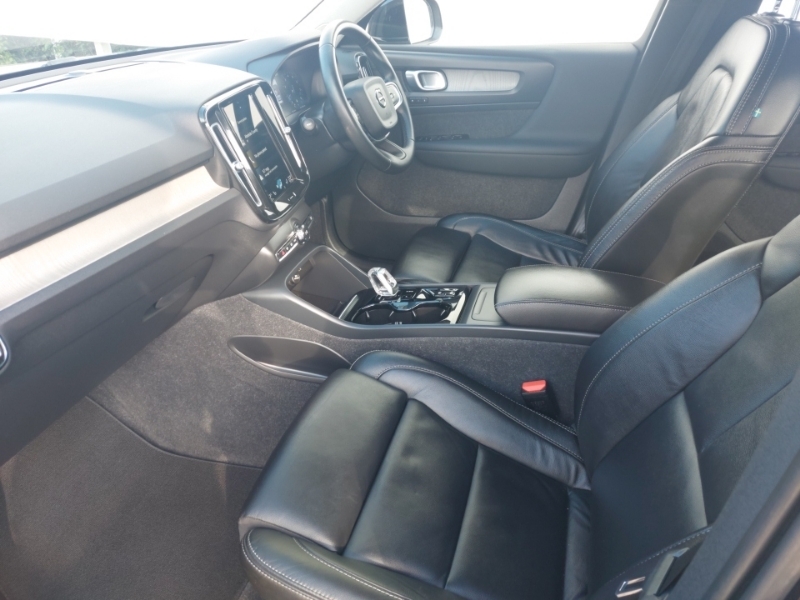 Volvo XC40 2.0 B4p Inscription Pro 7 Speed FP71CNO Black #5