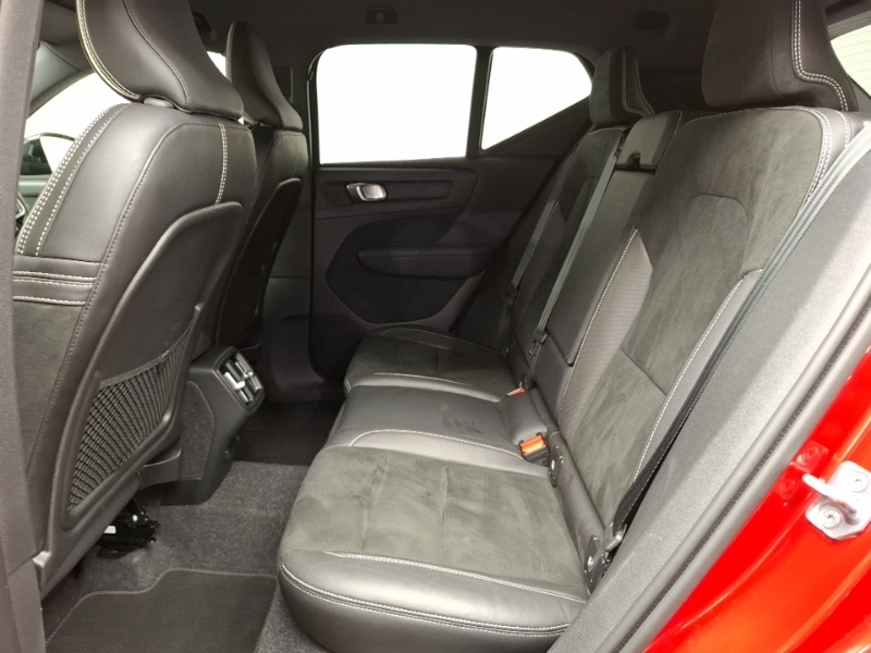 Volvo XC40 1.5 T3 163 R Design Geartronic WV70ZRF Red #6