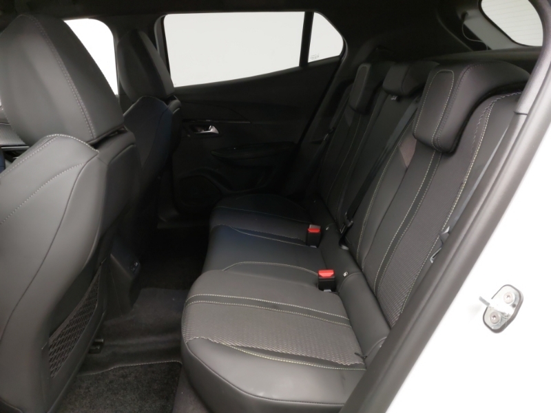 Peugeot 2008 1.2 Puretech 130 Gt Eat8 SJ26UZG White #6