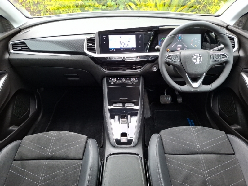 Vauxhall Grandland 1.6 Plug-in Hybrid Ultimate SD74HNL White #3