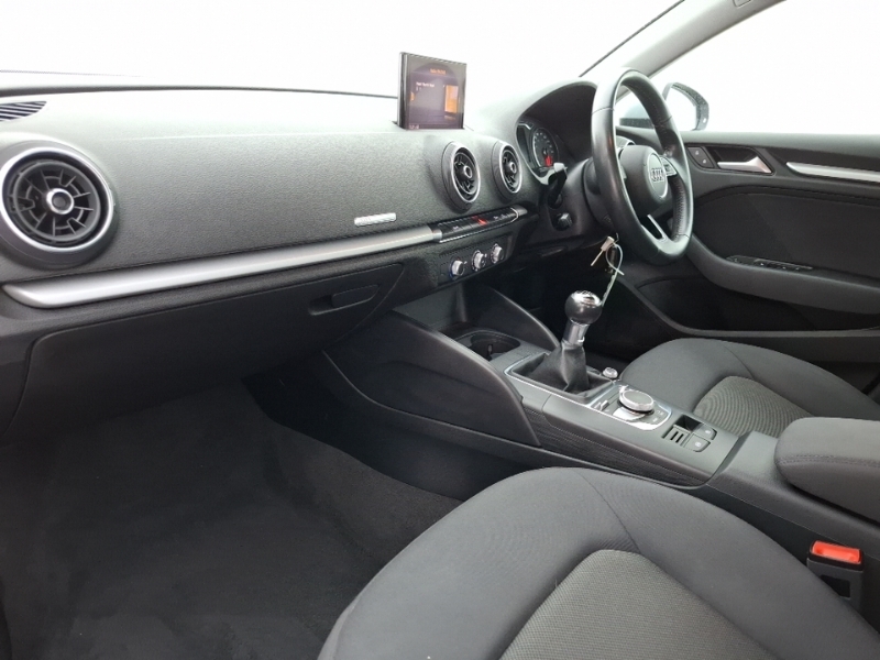 Audi A3 1.0 Tfsi Se Technik PJ68MTF Silver #5