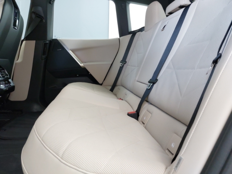 BMW iX 240Kw Xdrive40 M Sport 76.6Kwh White #6