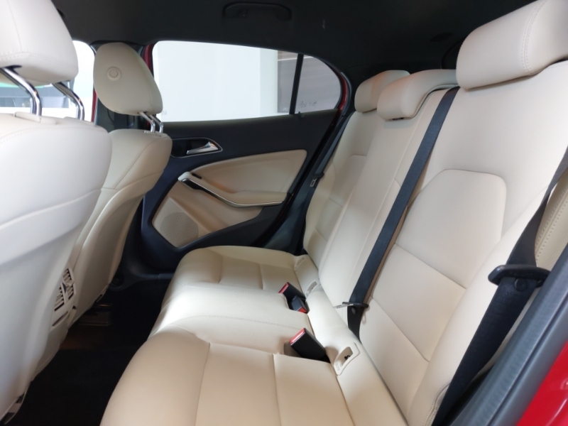 Mercedes-Benz GLA Class Gla 200 Sport Red #6