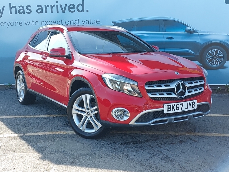 Mercedes-Benz GLA Class Gla 200 Sport Red