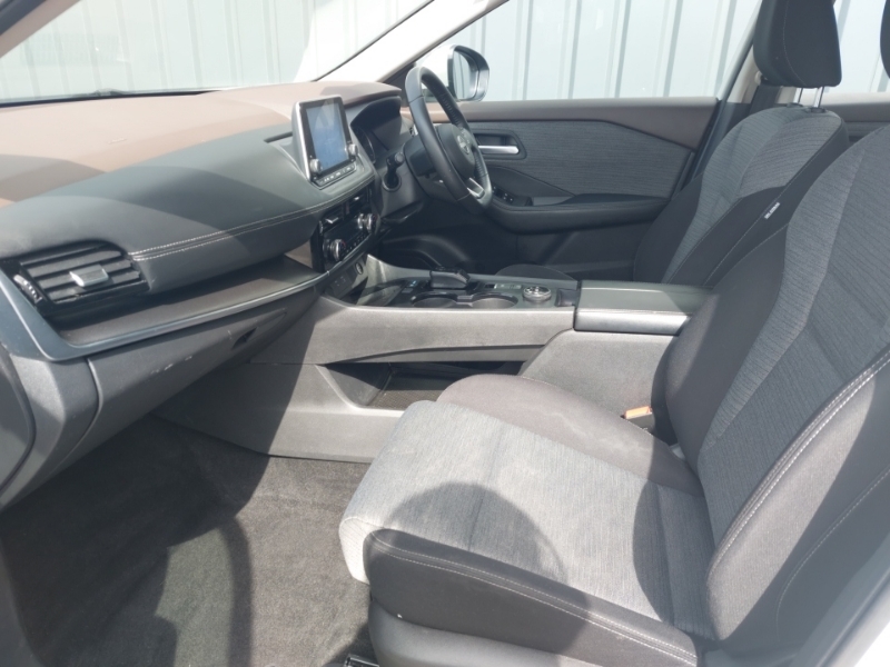 Nissan X-Trail 1.5 E-power E-4orce 213 Acenta Prem 7 St FV73YJJ White #5