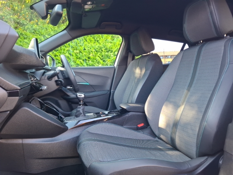 Peugeot 2008 1.2 Puretech Allure Premium AP23FZE White #5