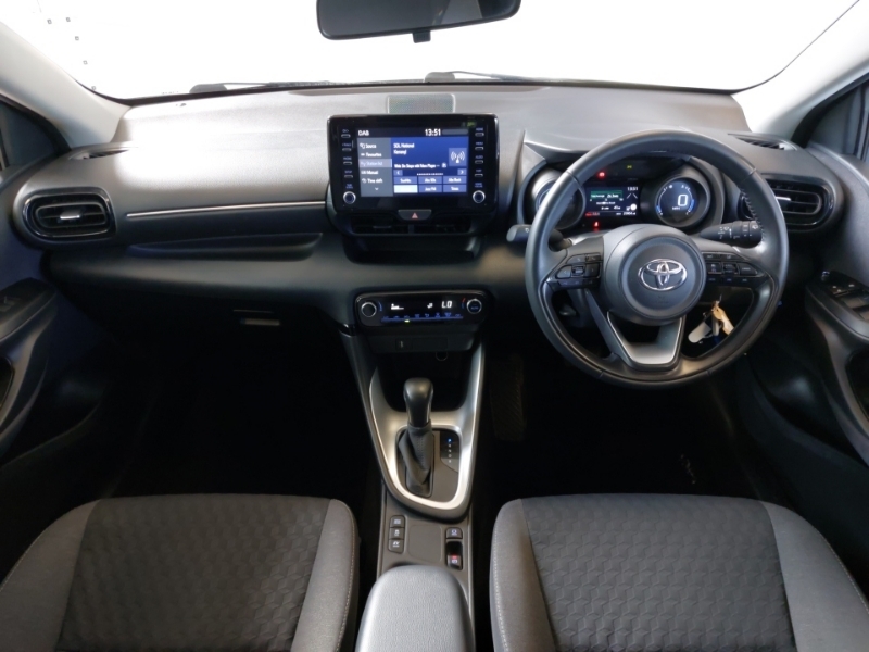 Toyota Yaris 1.5 Hybrid Design Cvt SO23VXB Black #3