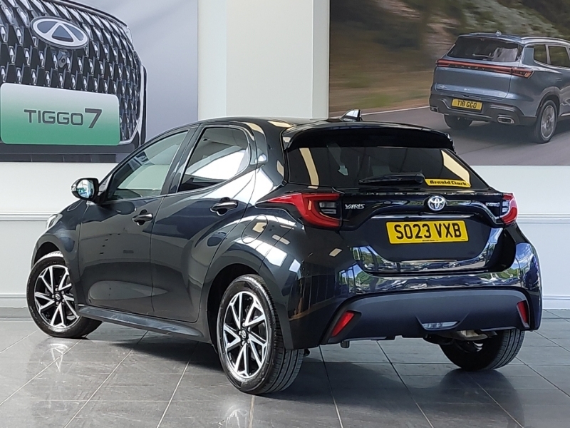 Toyota Yaris 1.5 Hybrid Design Cvt SO23VXB Black #2