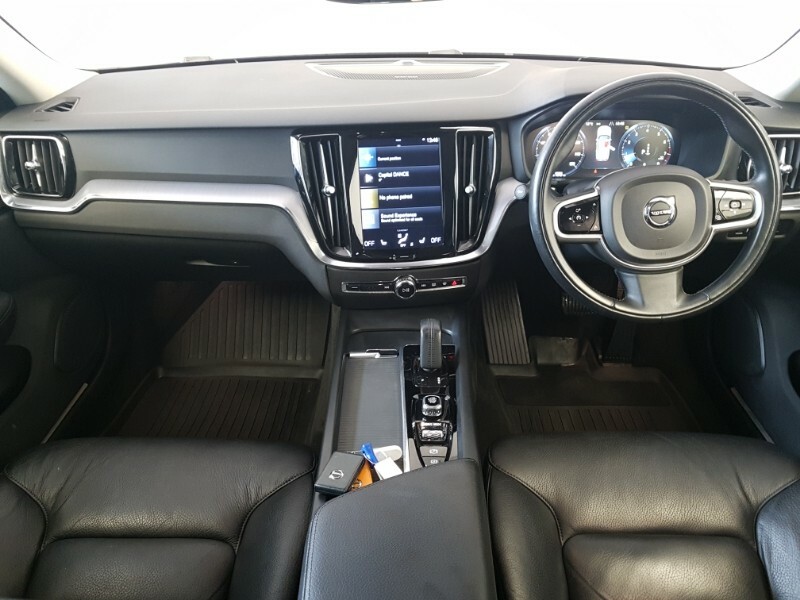 Volvo V60 2.0 B4p Momentum Grey #3