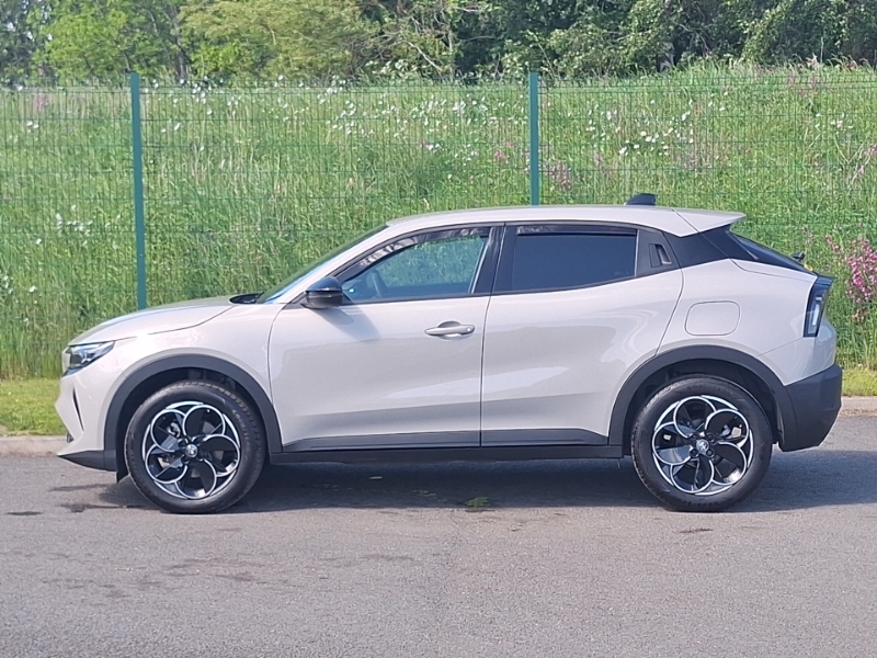 Alfa Romeo Junior 1.2 Turbo Ibrida SB25ZKC Beige #4