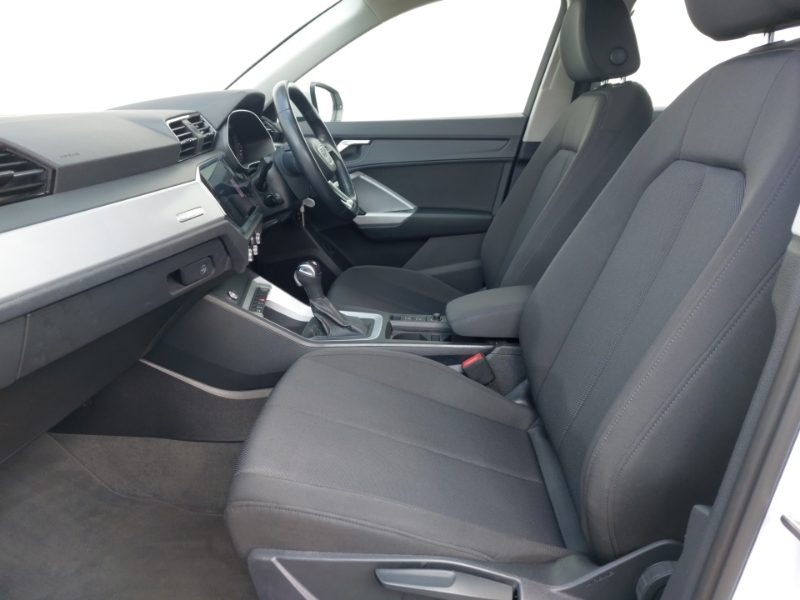 Audi Q3 35 Tdi Technik S Tronic SA22FDG White #5