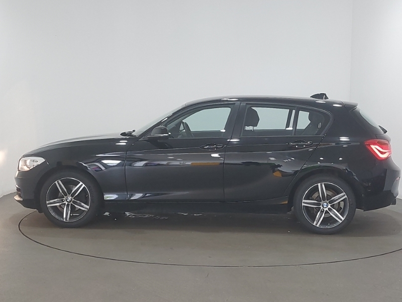 BMW 1 Series 116D Sport Navservotronic VN19EFA Black #4