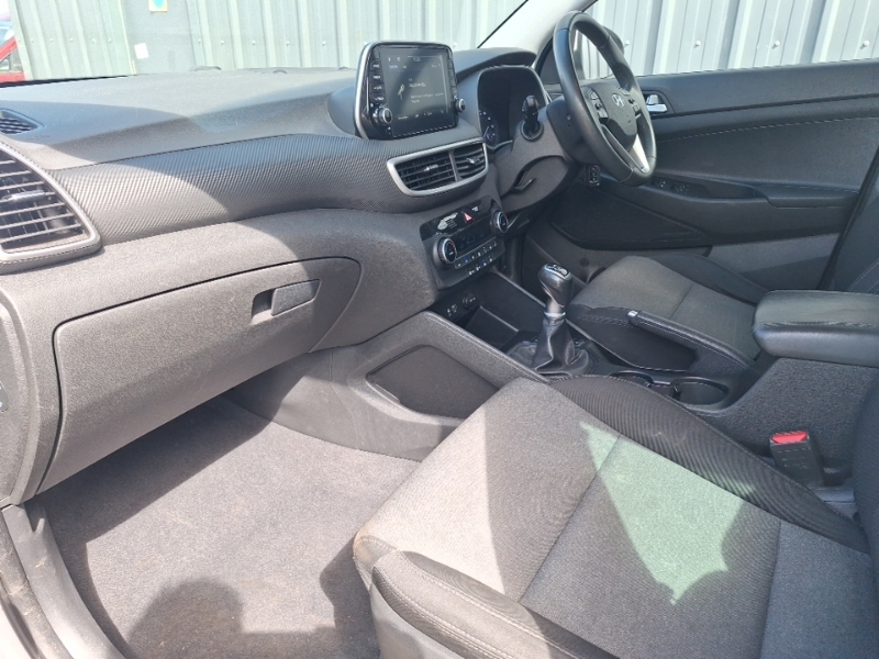 Hyundai Tucson 1.6 Gdi Se Nav 2Wd DSZ7562 White #5