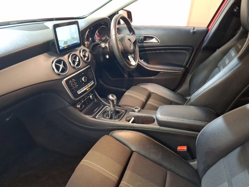 Mercedes-Benz GLA Class Gla 180 Urban Edition SM19VDC Red #5