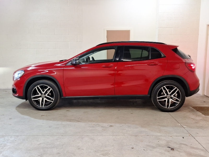 Mercedes-Benz GLA Class Gla 180 Urban Edition SM19VDC Red #4
