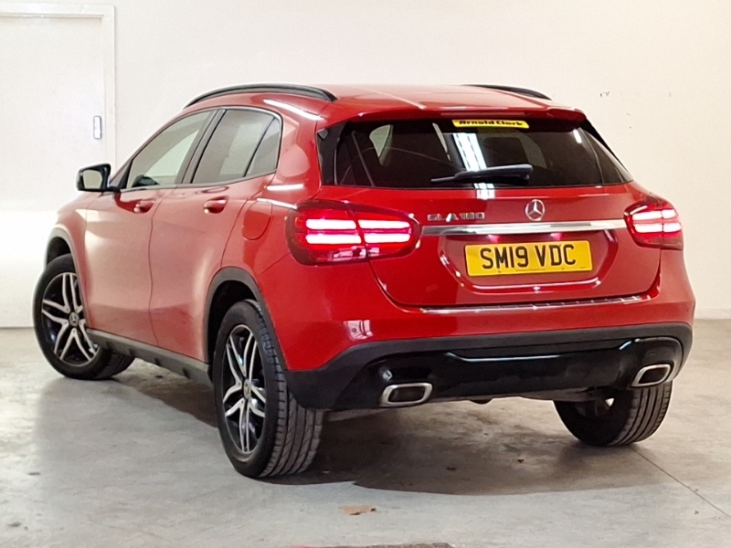 Mercedes-Benz GLA Class Gla 180 Urban Edition SM19VDC Red #2