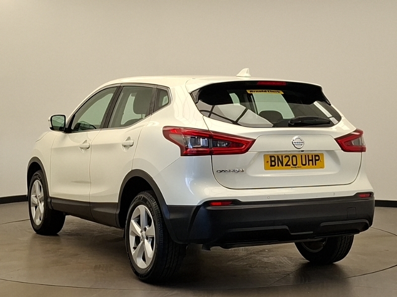 Nissan Qashqai 1.3 Dig-t Acenta Premium BN20UHP White #2