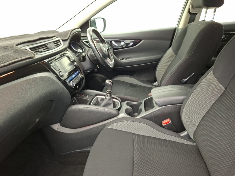 Nissan Qashqai 1.3 Dig-t Acenta Premium BN20UHP White #5