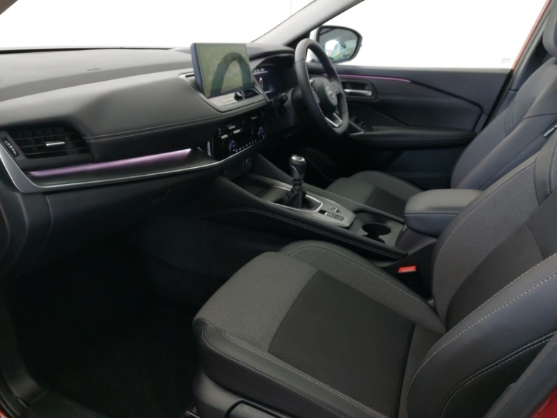 Nissan Qashqai 1.3 Dig-t Mh N-connecta Glass Roof SM25XNB Red #5
