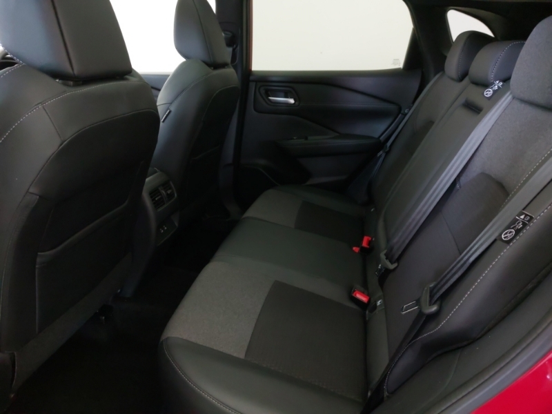 Nissan Qashqai 1.3 Dig-t Mh N-connecta Glass Roof SM25XNB Red #6