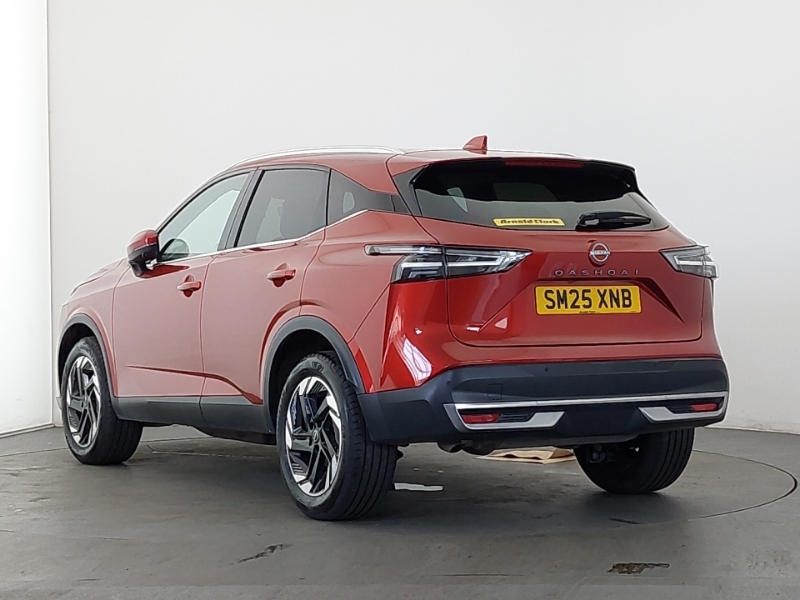 Nissan Qashqai 1.3 Dig-t Mh N-connecta Glass Roof SM25XNB Red #2