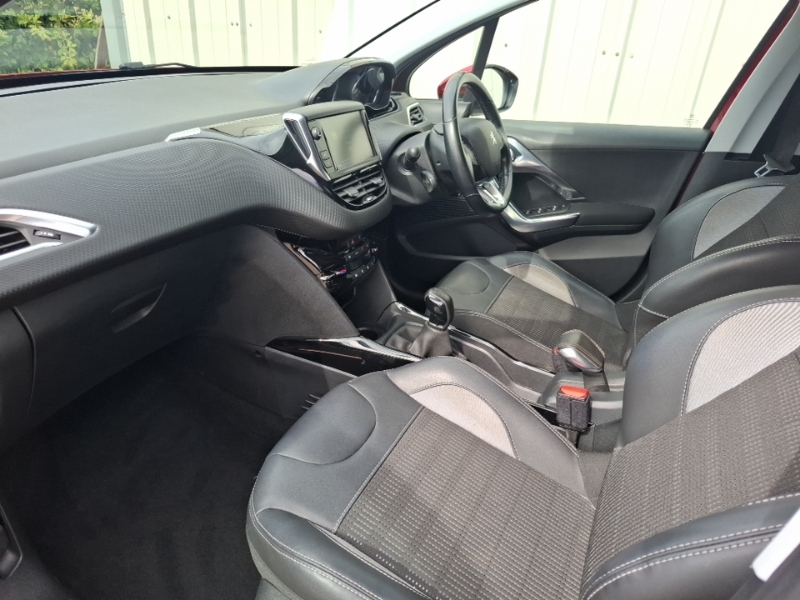 Peugeot 2008 1.2 Puretech Allure Start Stop ND68GFU Red #5