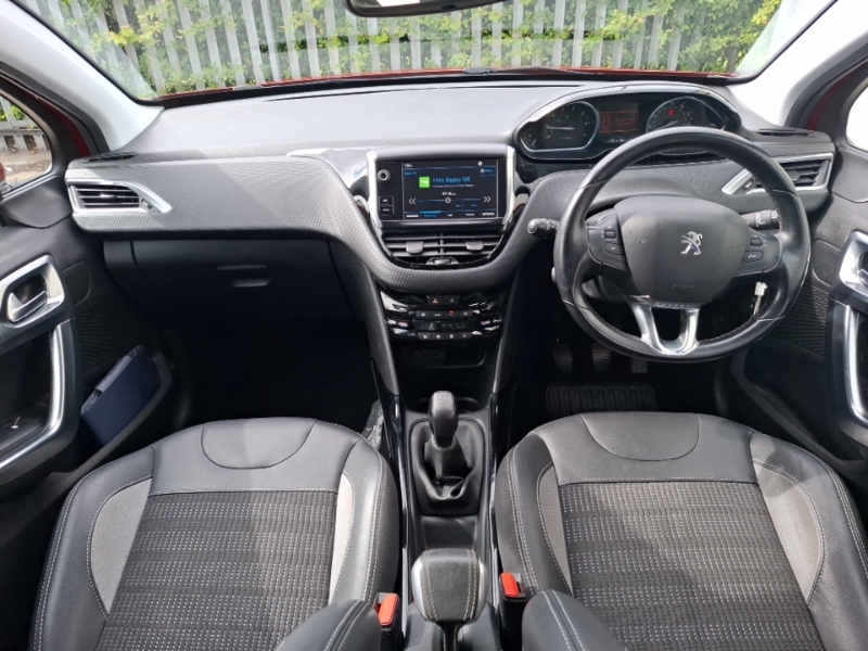 Peugeot 2008 1.2 Puretech Allure Start Stop ND68GFU Red #3