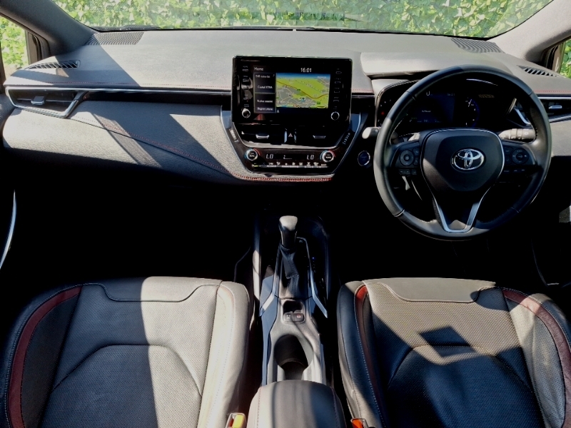 Toyota Corolla 1.8 Vvt-i Hybrid Excel Cvt LT71OAC Black #4