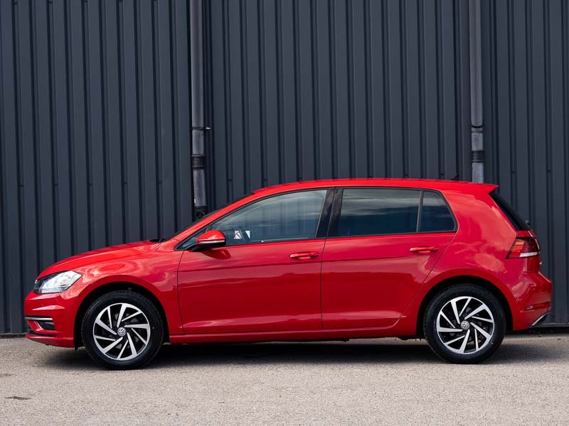 Volkswagen Golf 1.6 Tdi Match YL19OLN Red #4