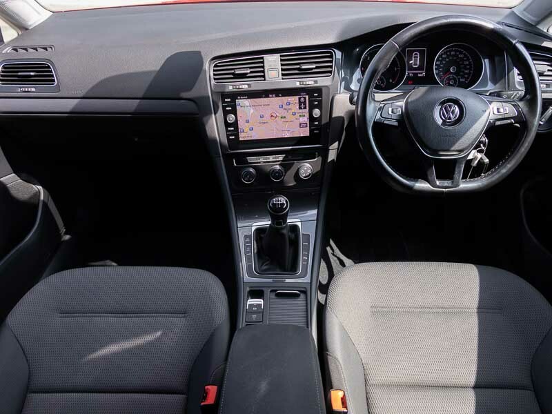 Volkswagen Golf 1.6 Tdi Match YL19OLN Red #3