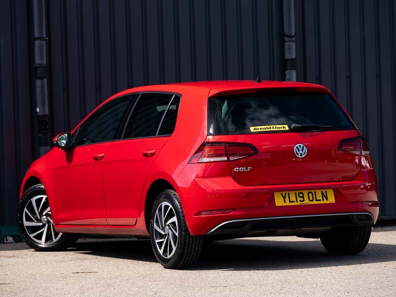 Volkswagen Golf 1.6 Tdi Match YL19OLN Red #2