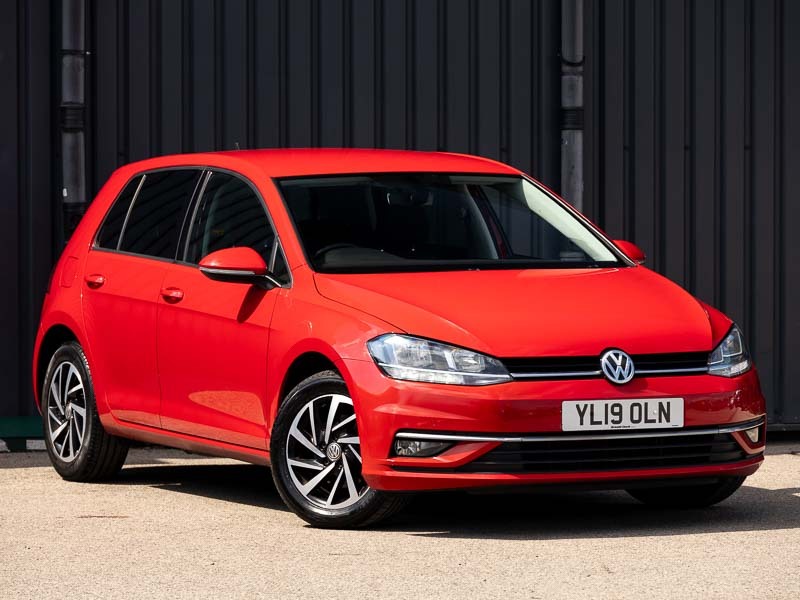 Volkswagen Golf 1.6 Tdi Match YL19OLN Red