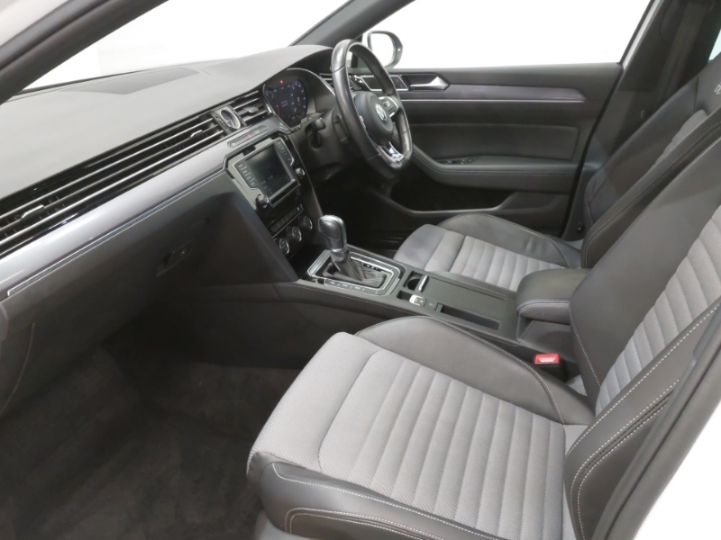 Volkswagen Passat 2.0 Tdi Scr 190 R-line Dsg Panoramic Roof White #5