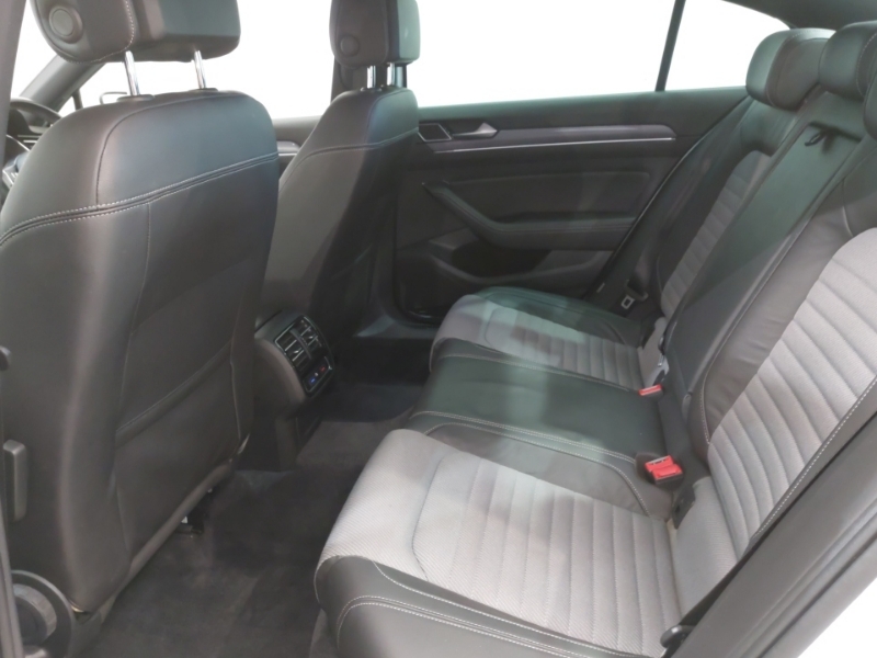 Volkswagen Passat 2.0 Tdi Scr 190 R-line Dsg Panoramic Roof White #6