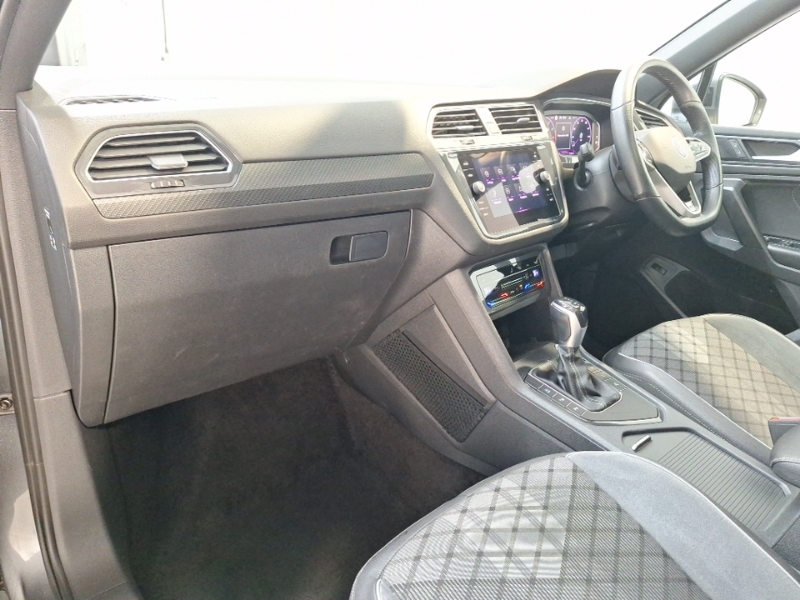 Volkswagen Tiguan 1.5 Tsi Active RE71YDP Grey #5