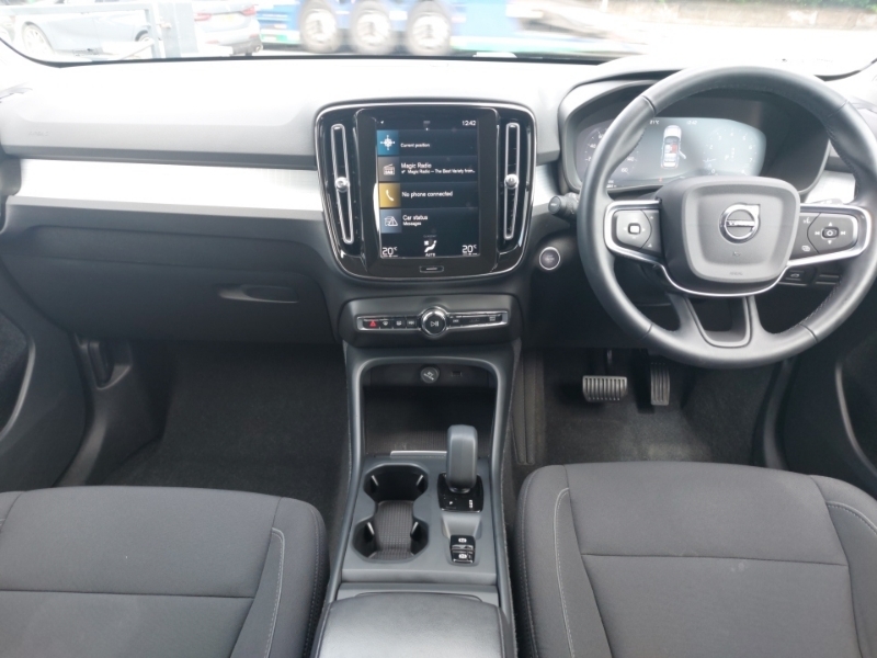 Volvo XC40 1.5 T3 163 Momentum Geartronic BX71SGU Black #3