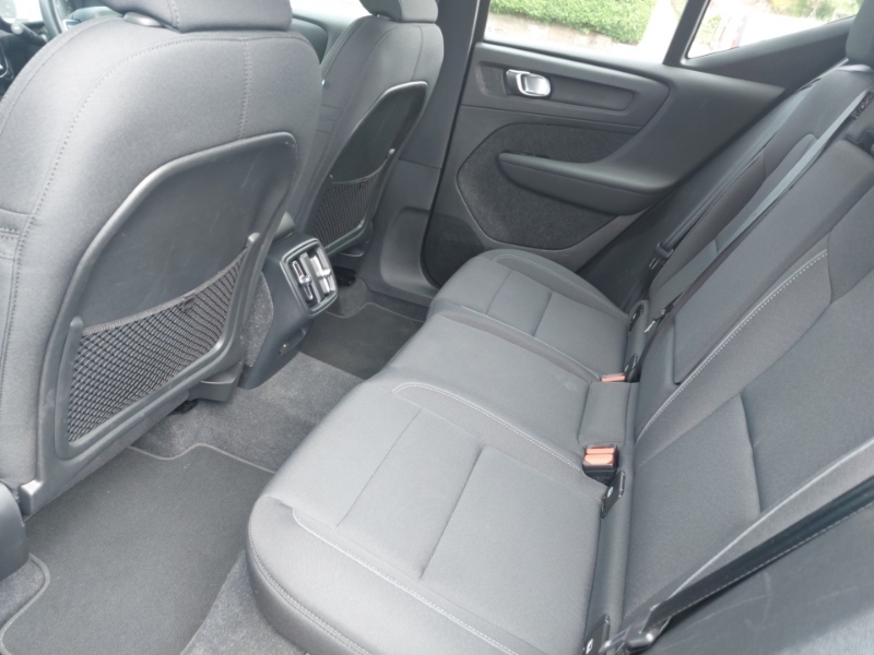 Volvo XC40 1.5 T3 163 Momentum Geartronic BX71SGU Black #6