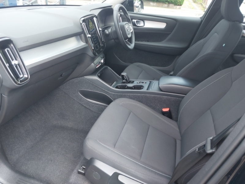 Volvo XC40 1.5 T3 163 Momentum Geartronic BX71SGU Black #5