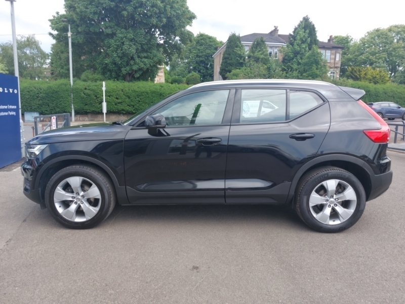 Volvo XC40 1.5 T3 163 Momentum Geartronic BX71SGU Black #4