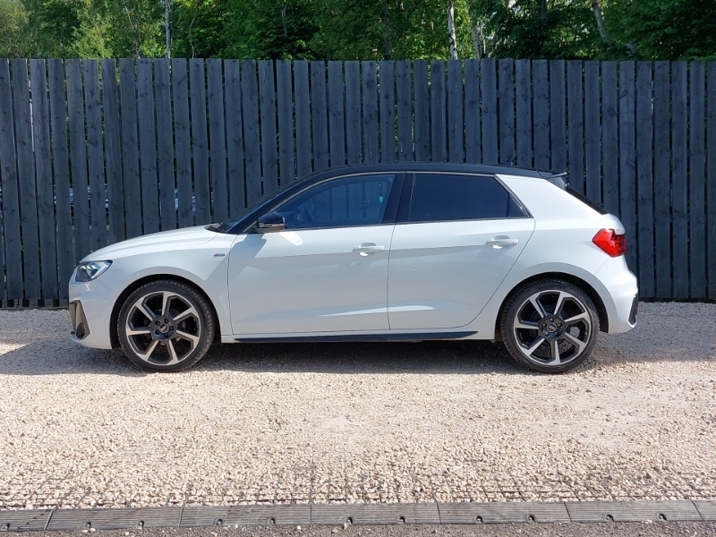 Audi A1 25 Tfsi Black Edition SV23NWJ White #4