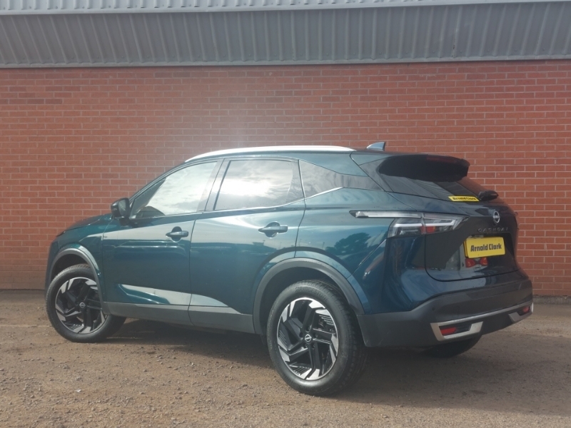 Nissan Qashqai 1.3 Dig-t Mh N-connecta Glass Roof NK25XYM Green #2