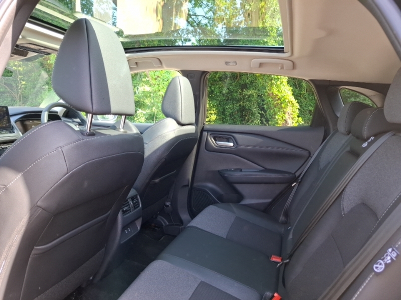 Nissan Qashqai 1.3 Dig-t Mh N-connecta Glass Roof SM25XUB Black #6