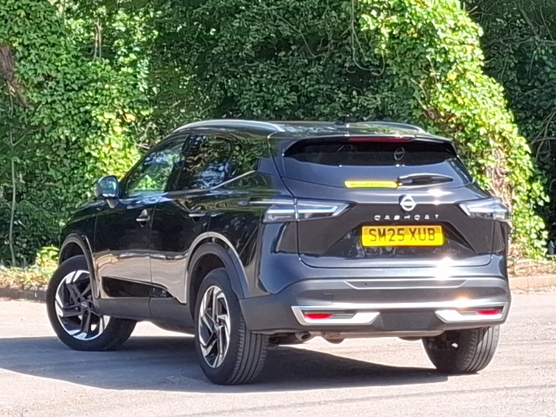 Nissan Qashqai 1.3 Dig-t Mh N-connecta Glass Roof SM25XUB Black #2