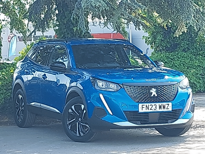 Peugeot 2008 1.2 Puretech Allure Premium Blue